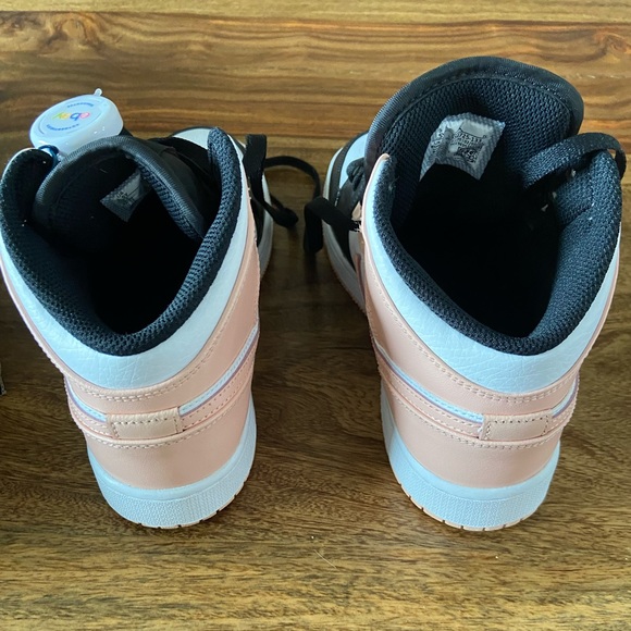 🦖SOLD!🦖Nike Jordan 1 Mid “Crimson Tint” 5.5y Artic Orange sneakers Unisex - Picture 6 of 16